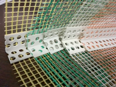 There are five colors PVC angle beads with fiberglass mesh displayed to us.