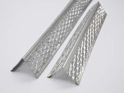 This expanded corner bead consists of wide diamond mesh wings and round nose bead, it is easy to install.